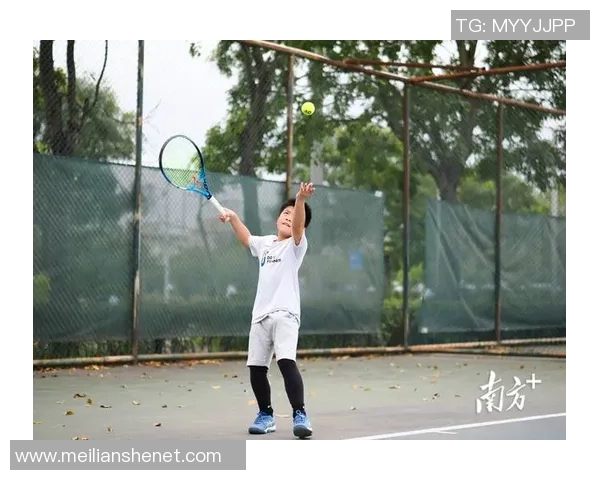 周敏独家分享网球心得与技巧助你提升球技的秘诀与经验